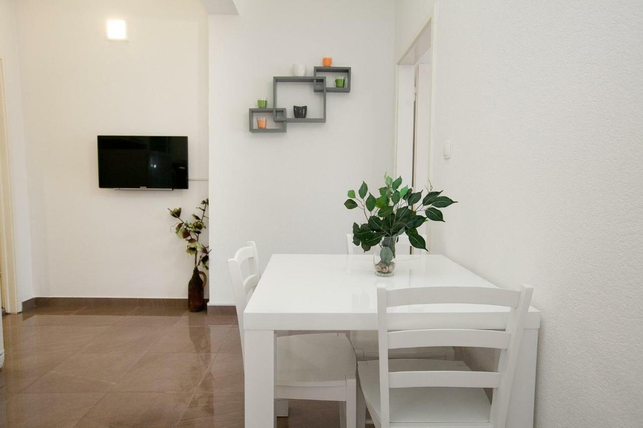 Apartman 1 *