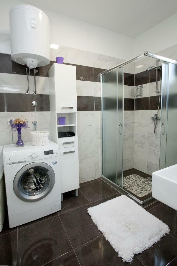 Apartman 1 *